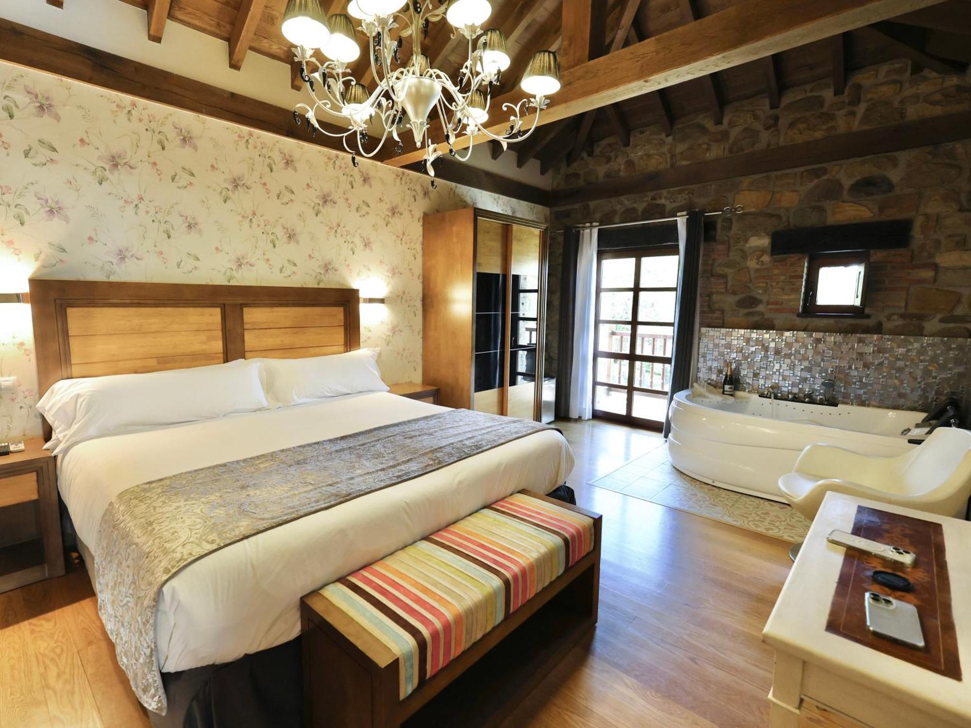 Akla Hotel Suites Valles Pasiegos Saro Exterior photo