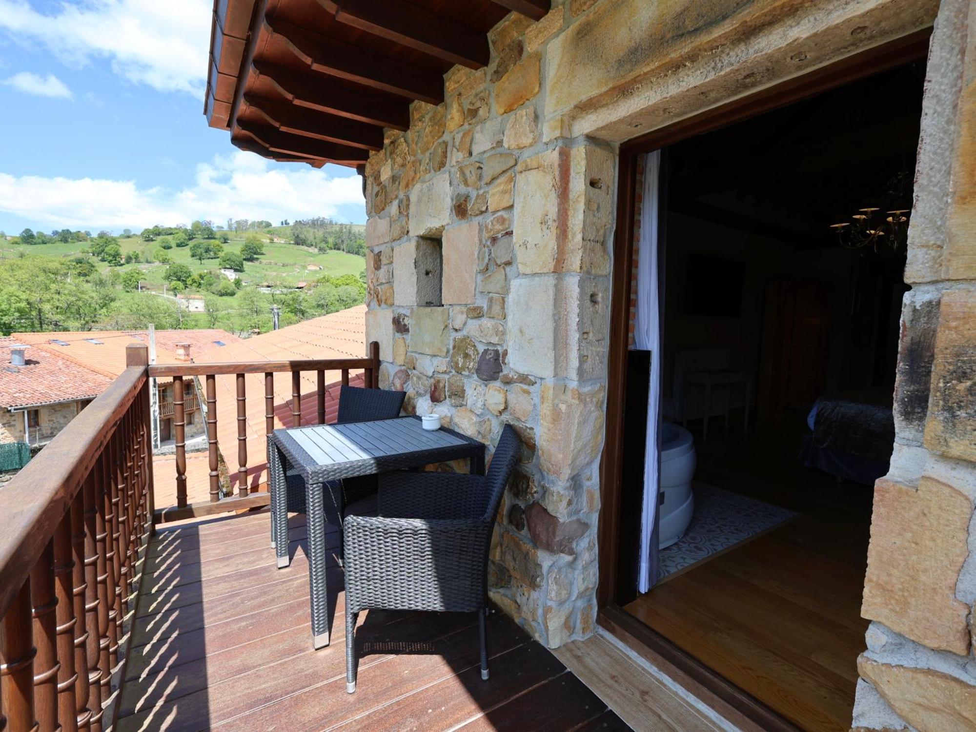 Akla Hotel Suites Valles Pasiegos Saro Exterior photo